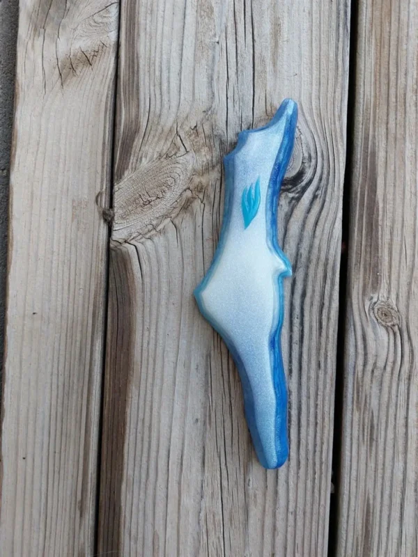 בית מזוזה בצורת ארץ ישראל בגוון כחול עם "ש" כחול בהיר