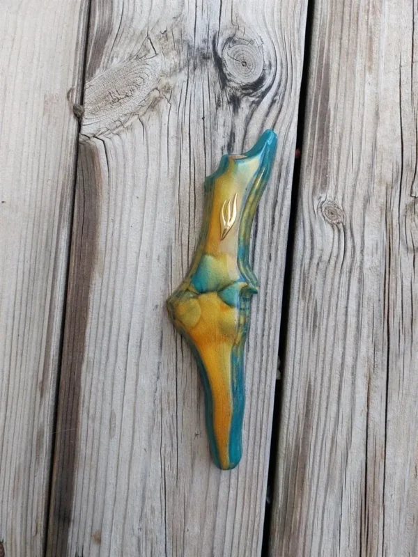 בית מזוזה בצורת ארץ ישראל ירוק וזהב