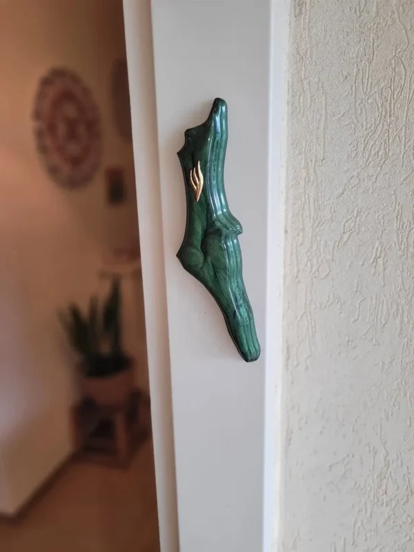 מזוזה בגווני ירוק מרהיבים